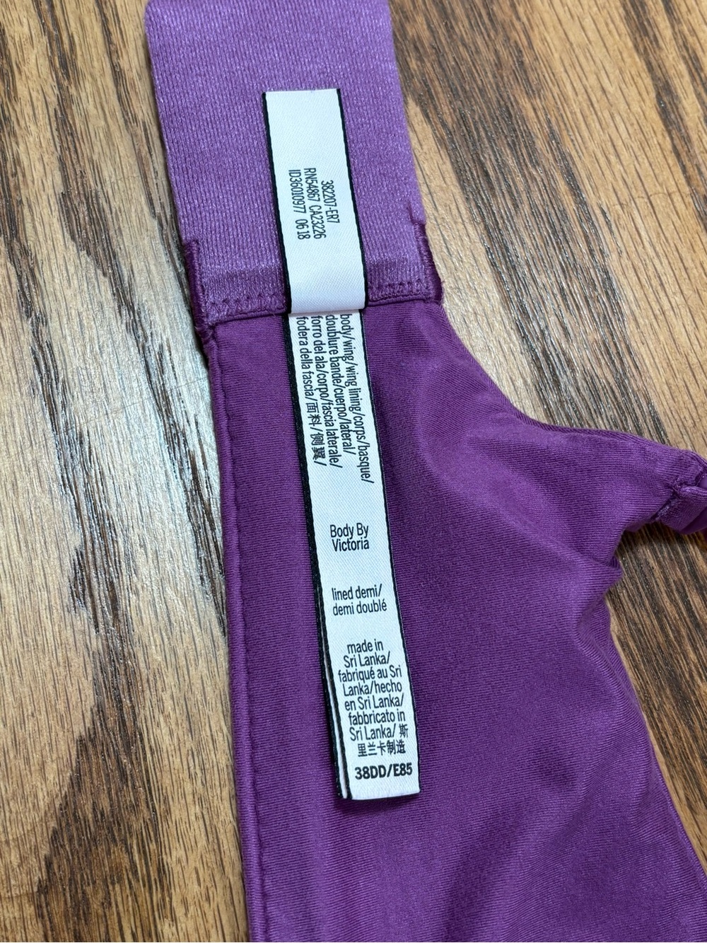 VICTORIA'S SECRET Lined Demi Bra Underwire Convertible Adjustable Straps Sz 38DD - Picture 7 of 7